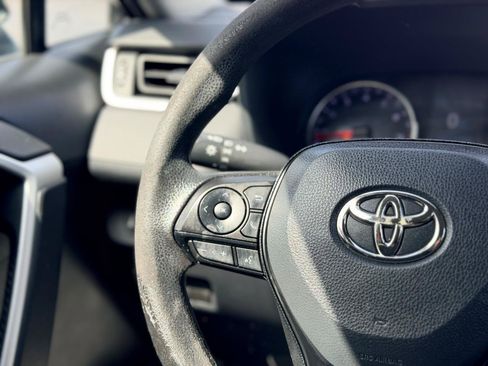 Used 2021 Toyota RAV4 LE FWD image 14