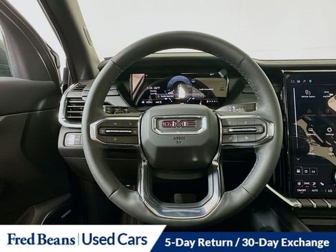 Used 2025 GMC Acadia Elevation w/ Elevation Premium Package AWD/4WD image 8