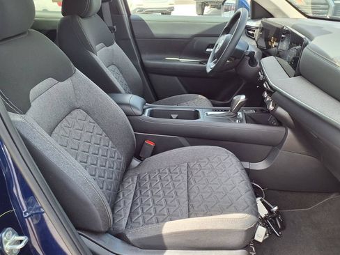 Used 2025 Nissan Kicks SV FWD image 13
