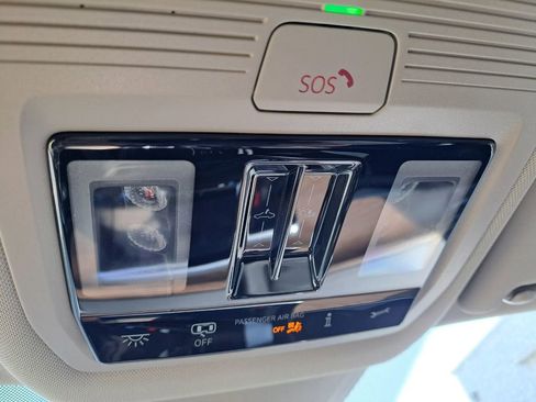 Used 2025 Volkswagen Atlas SE image 18