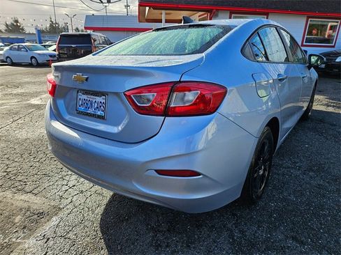 Used 2018 Chevrolet Cruze LS image 3