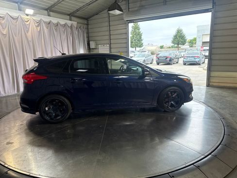 Used 2017 Ford Focus ST w/ Equipment Group 402A FWD image 4