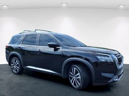 Used 2025 Nissan Pathfinder Platinum w/ Cargo Package AWD/4WD image 5