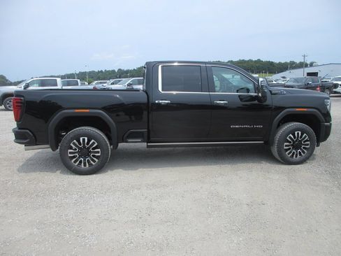 New 2026 GMC Sierra 2500 Denali Ultimate AWD/4WD image 3