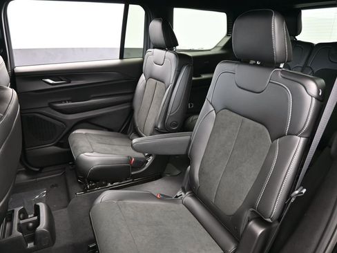 New 2025 Jeep Grand Cherokee L Altitude image 27