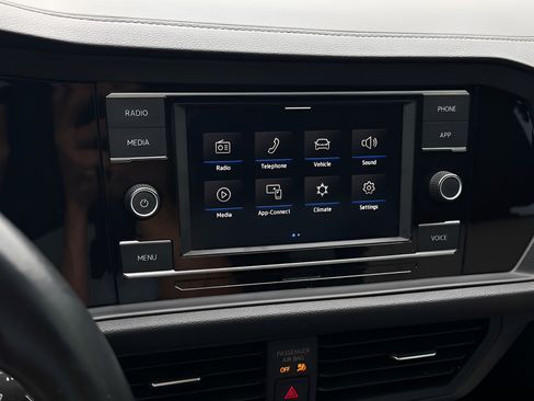 Used 2020 Volkswagen Jetta R-Line w/ R-Line Cold Weather Package FWD image 9