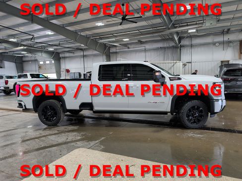 Used 2025 GMC Sierra 3500 AT4 w/ AT4 Premium Plus Package AWD/4WD image 3