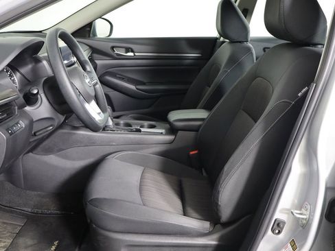 Used 2025 Nissan Altima 2.5 SV image 16