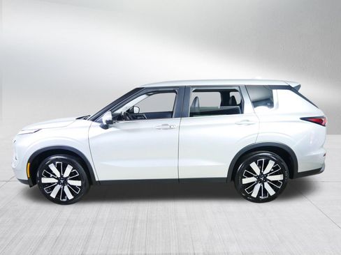 Used 2025 Mitsubishi Outlander SE AWD/4WD image 4