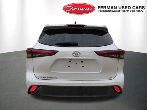 Used 2022 Toyota Highlander LE image 10