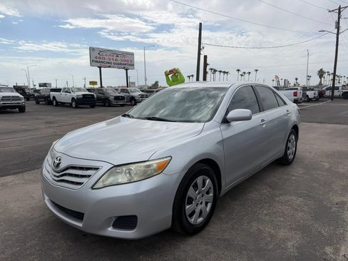 Used 2011 Toyota Camry LE FWD image 3