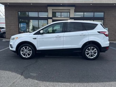 Used 2017 Ford Escape SE AWD/4WD image 2