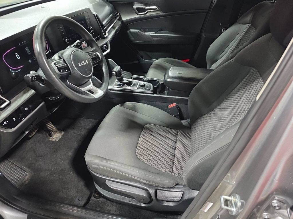 Used 2023 Kia Sportage LX FWD image 5