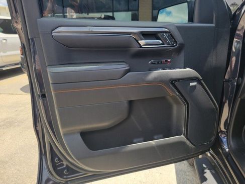 Used 2023 GMC Sierra 1500 AT4 w/ AT4 Preferred Package AWD/4WD image 15