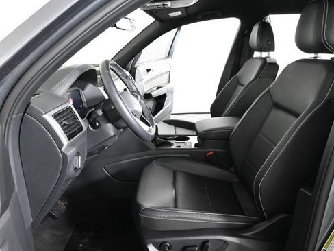 Certified 2023 Volkswagen Atlas Cross Sport SE w/ Black Wheel Package image 20