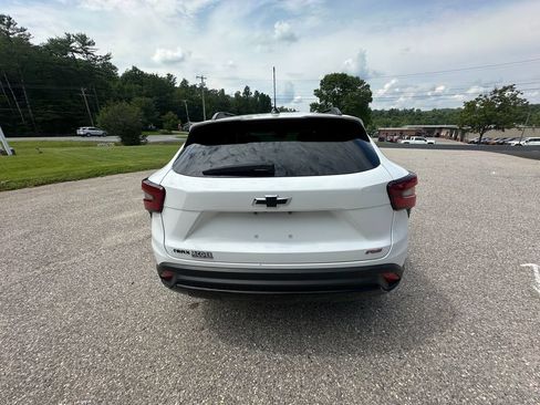 Used 2024 Chevrolet Trax RS w/ Sunroof Package FWD image 4