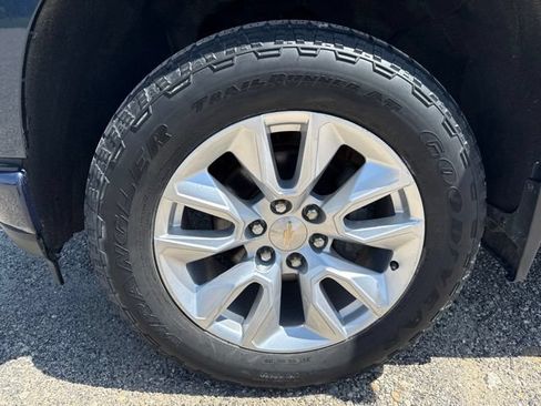 Used 2020 Chevrolet Silverado 1500 Custom w/ Custom Convenience Package AWD/4WD image 12