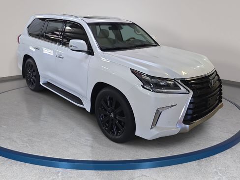 Used 2021 Lexus LX 570 4WD w/ Luxury Package image 4