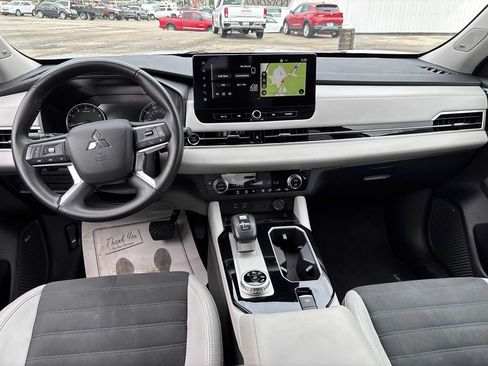 Used 2025 Mitsubishi Outlander SE AWD/4WD image 19