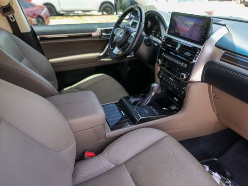 Used 2023 Lexus GX 460 Luxury w/ Accessory Package AWD/4WD image 31