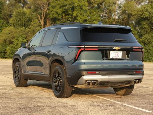 Used 2025 Chevrolet Traverse LT AWD/4WD image 5