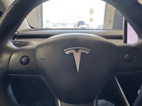 Used 2020 Tesla Model 3 Performance image 18