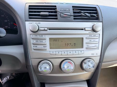 Used 2010 Toyota Camry LE FWD image 31