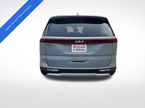 Used 2022 Kia Carnival EX FWD image 4