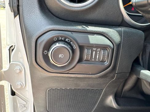 Used 2018 Jeep Wrangler Unlimited Sahara AWD/4WD image 22