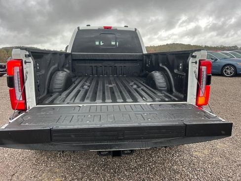 Used 2025 Ford F450 Platinum w/ FX4 Off-Road Package image 46