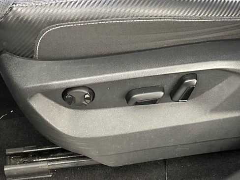 Used 2024 Volkswagen Atlas Cross Sport SE image 19