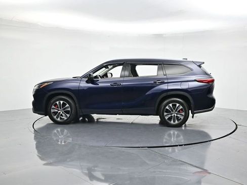 Used 2022 Toyota Highlander XLE image 7