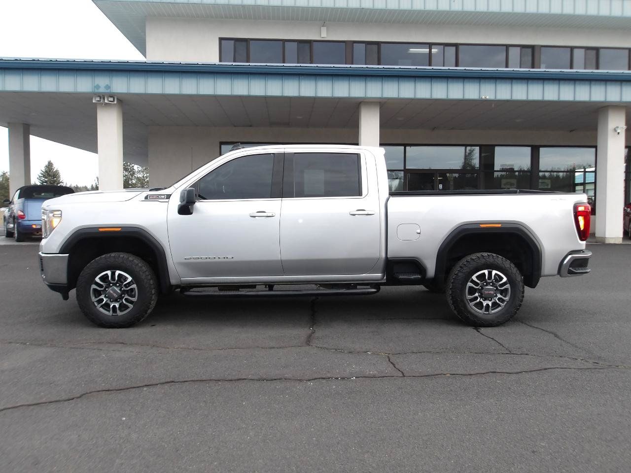 Used 2021 GMC Sierra 2500 SLE w/ SLE Value Package; AWD/4WD image 2