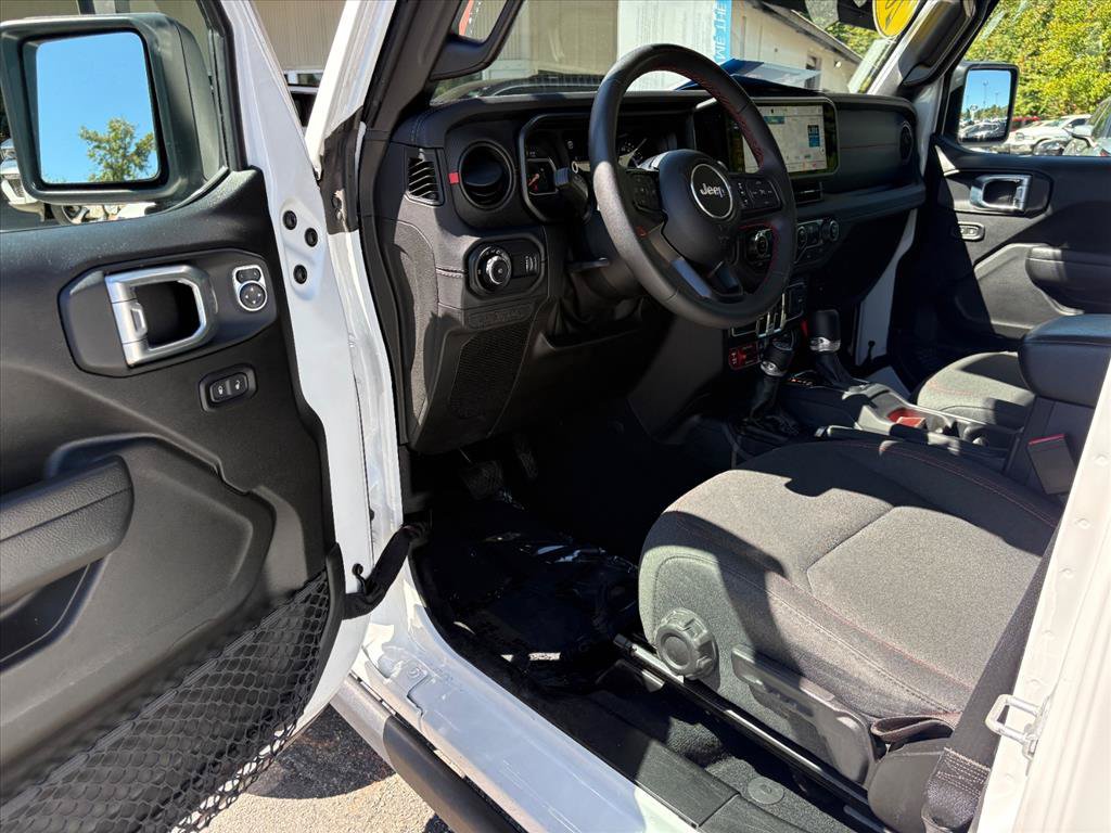 Used 2025 Jeep Wrangler Unlimited Rubicon AWD/4WD image 15