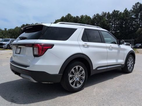 Used 2025 Ford Explorer Platinum RWD image 4