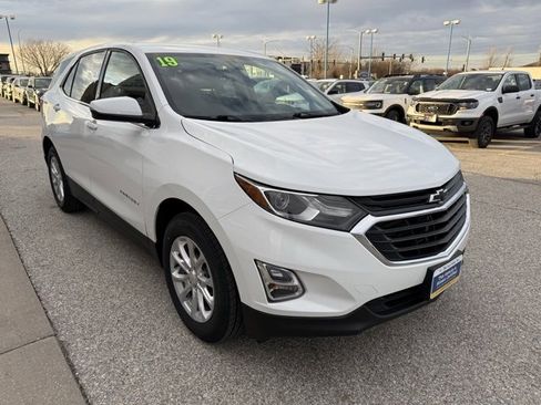 Used 2019 Chevrolet Equinox LT image 2