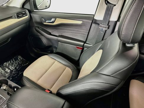 Used 2022 Ford Escape Titanium w/ Titanium Premium Package FWD image 24