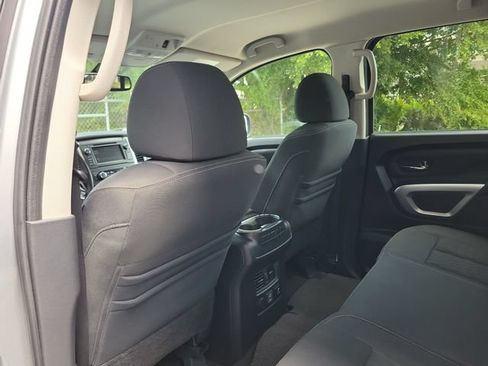 Used 2019 Nissan Titan SV w/ SV Convenience Package RWD image 22