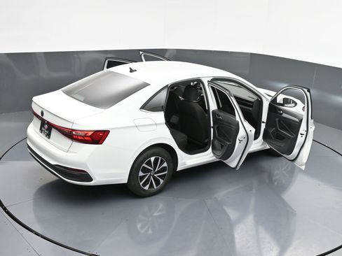 Used 2025 Volkswagen Jetta S image 40