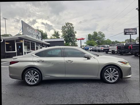 Used 2020 Lexus ES 300h w/ Premium Package FWD image 9