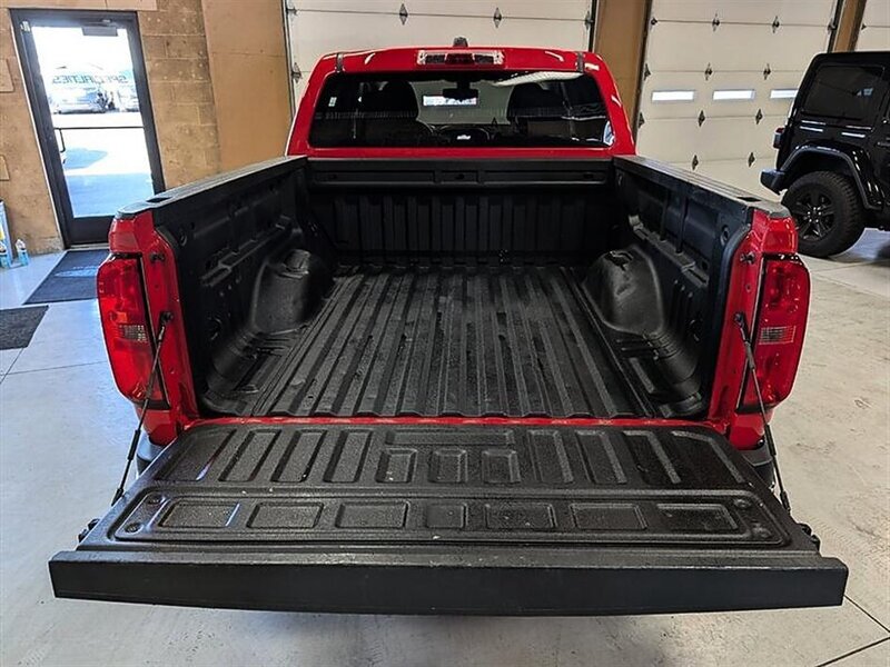 Used 2019 Chevrolet Colorado LT AWD/4WD image 10