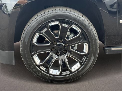 Used 2018 GMC Yukon Denali w/ Denali Ultimate Package AWD/4WD image 8