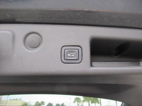 Used 2022 Chevrolet Equinox RS w/ RS Leather Package image 28