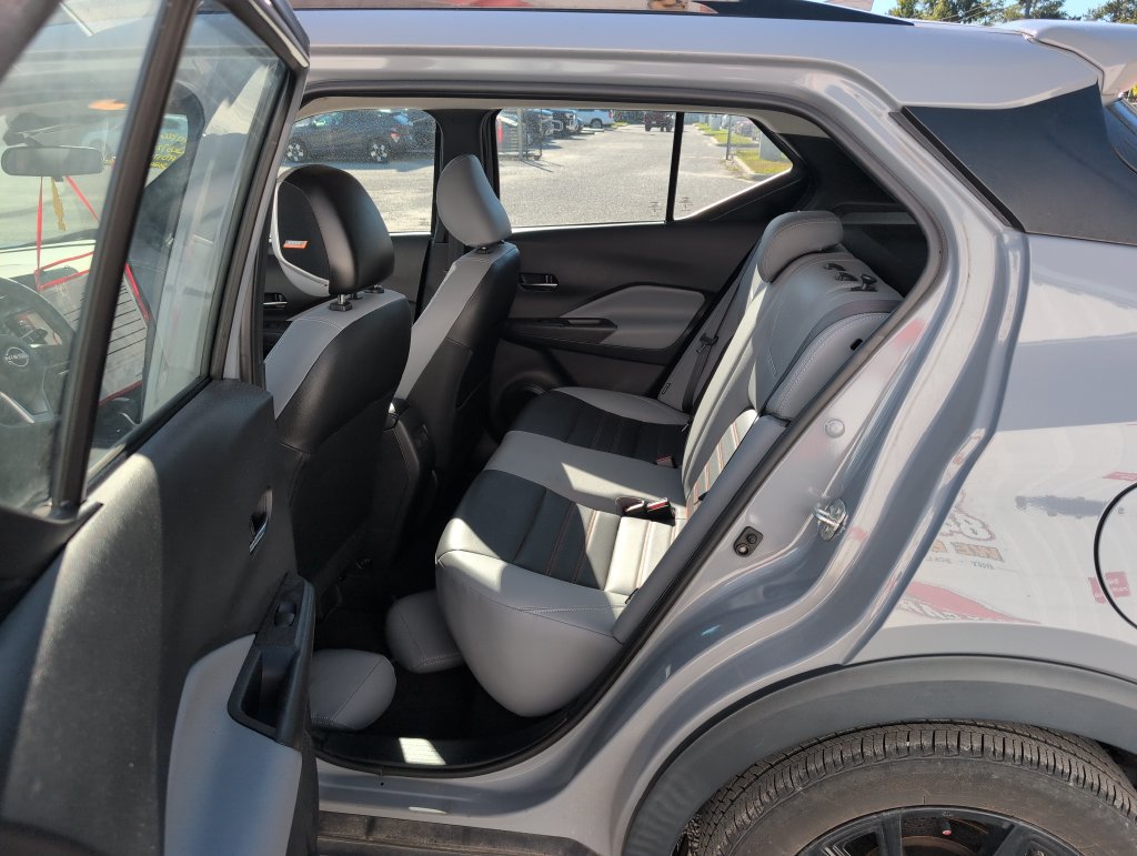 Used 2024 Nissan Kicks SR w/ SR Premium Package FWD image 11