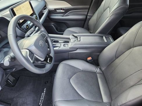 Certified 2025 Toyota Grand Highlander AWD Hybrid image 11