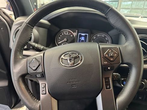 Used 2020 Toyota Tacoma TRD Sport w/ Technology Package image 19