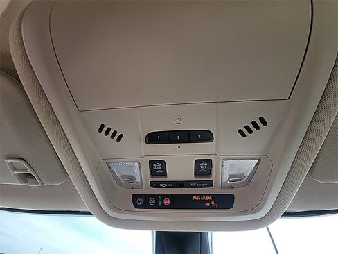 Used 2020 GMC Acadia Denali w/ Denali Ultimate Package image 24