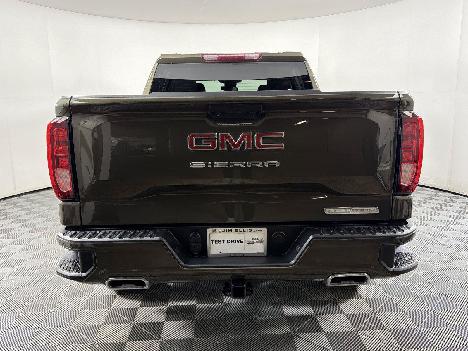 Used 2023 GMC Sierra 1500 Elevation w/ X31 Off-Road Package AWD/4WD image 5