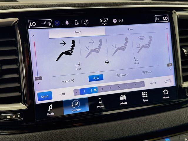 Used 2024 Chrysler Pacifica Touring-L FWD image 19