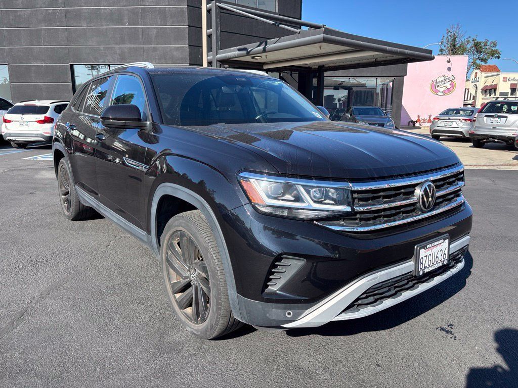 Used 2022 Volkswagen Atlas Cross Sport SE FWD image 2